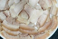 Mẹo luộc thịt muốn mọng nước, da giòn ngon ngọt cho mâm cơm gia đình