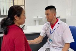 Đề xuất phụ cấp 80% để thu hút nhân lực y tế về vùng khó khăn
