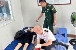 Đang làm thủ tục xuất cảnh, nữ hành khách Trung Quốc bất ngờ ngất xỉu