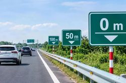 Đánh giá kỹ quy định hiện hành về khoảng cách an toàn trên cao tốc và mức phạt