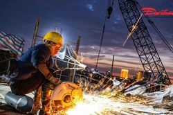 Xuyên lễ thi công, cầu Trần Hưng Đạo lắp những đốt dầm đầu tiên