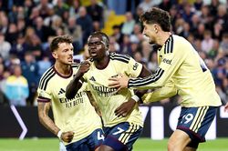 Saka giúp Arsenal thắng nhọc Aston Villa
