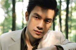 Mỹ nam cao 1,81 m vừa cầu hôn Khả Ngân là ai?