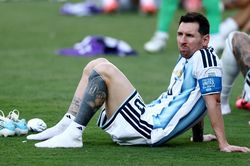 Messi dừng lại đúng lúc hay quá sớm?