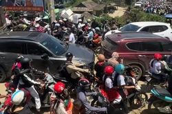 Khách đổ về Tà Xùa đông như trẩy hội
