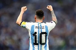 Ai dám nhận áo số 10 của Messi?