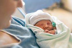 Trẻ sinh mổ không đáng lo nếu mẹ biết 3 điều này