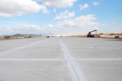 Đường cất hạ cánh số 2 sân bay Phù Cát trước ngày bay hiệu chuẩn