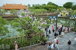 [Ảnh] Huế: Tấp nập khách du lịch ghé Đại Nội dịp nghỉ lễ 2/9