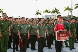 Hơn 3.000 cán bộ, chiến sĩ Công an thành phố Đà Nẵng hòa nhịp Cùng Việt Nam tiến bước