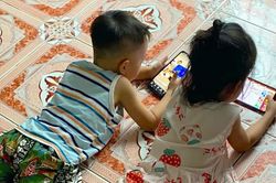 Hệ lụy khi giao trẻ em cho 'bảo mẫu công nghệ'