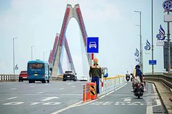 Hà Nội siết chặt an toàn giao thông trên các cây cầu trọng điểm