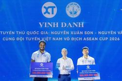Xuân Son, Văn Vỹ nhận thưởng lớn