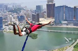 Thử thách giới hạn ở điểm nhảy bungee cao nhất thế giới