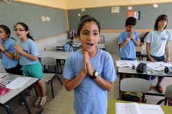 Israel đưa AI và kỹ năng tài chính vào trường học