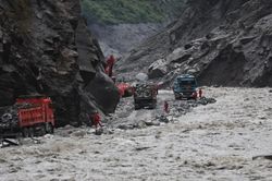 Nhà xác Nepal quá tải khi số người chết trong thảm họa lũ quét vượt 1.000