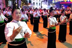 Đặc sắc đêm Carnaval 'Vũ điệu đường phố' tại Điện Biên