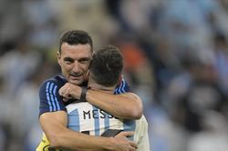 Ai có thể kế thừa áo số 10 của Messi và Argentina sẽ thay thế anh như thế nào?