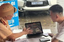 24 trường hợp bị xử phạt lỗi không giữ khoảng cách trên cao tốc
