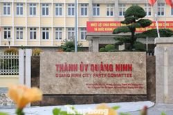 Ngày đầu Quảng Ninh lên thành phố: Các cơ quan đồng loạt đổi tên, thay biển