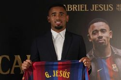 Chia tay Arsenal, Gabriel Jesus chính thức gia nhập Barca