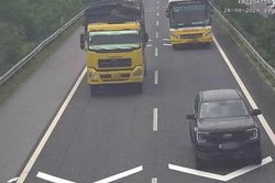 Cục CSGT: Giữ khoảng cách an toàn, dòng xe vẫn di chuyển liên tục