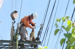 Hà Nội tăng cường bảo vệ hành lang an toàn công trình điện lực