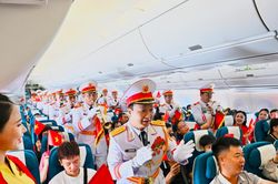 Khi giai điệu Tổ quốc vang lên giữa tầng không