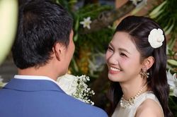 Á hậu Thanh Tú mắc bệnh hiếm gặp, thức khuya học lấy bằng thạc sĩ ở tuổi 32