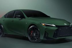 Lexus tung mẫu sedan động cơ V6 bản giới hạn với chỉ có 350 xe màu xanh lục