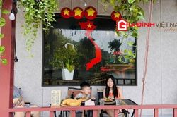 Hàng quán rực sắc đỏ mừng Quốc khánh 2/9, khách trẻ thích thú check-in