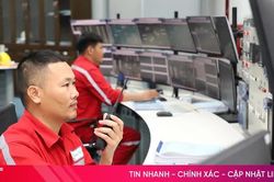 Người lao động ngành điện Hà Tĩnh 'canh lưới, giữ dòng'