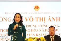 Phó Chủ tịch nước tiếp xúc song phương, gặp gỡ cộng đồng người Việt ở Bishkek