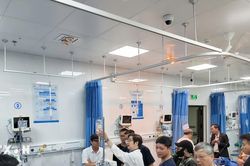 Bộ Y tế yêu cầu tập trung cứu các nạn nhân vụ lật xe khách ở Gia Lai
