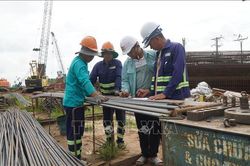 Thi công xuyên lễ tại công trường Dự án cao tốc Mỹ An - Cao Lãnh