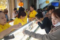 Giá vàng trong nước đi ngang, sức mua nhích lên dịp lễ 2/9