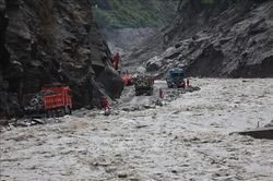 Lũ quét tại Nepal và Trung Quốc: Chạy đua giải cứu hàng trăm người mắc kẹt trong các đường hầm thủy điện
