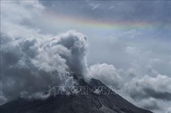 Indonesia: Nâng cảnh báo núi lửa Sinabung, sơ tán người dân hai ngôi làng