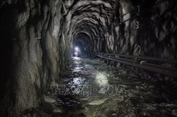 Những yếu tố sống còn với hàng trăm công nhân mắc kẹt dưới lòng đất Nepal