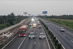 Tạm thời mở làn khẩn cấp giảm ùn tắc cao tốc TP Hồ Chí Minh - Trung Lương