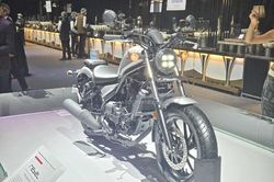 Honda Rebel 300 trình làng, tích hợp E-Clutch, giá chỉ từ 60,5 triệu đồng