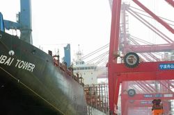 Trung Quốc vượt Singapore trên bảng xếp hạng cảng container, chiếm 6/10 vị trí top đầu