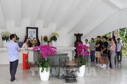Quốc khánh 2/9, dòng người về nguồn tại di tích mộ cụ Nguyễn Sinh Sắc