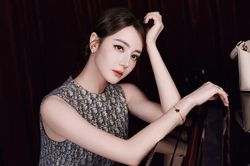 Địch Lệ Nhiệt Ba khoe vẻ đẹp tinh tế trong loạt ảnh mới