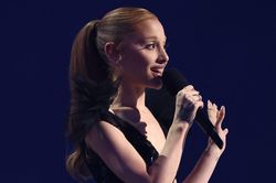 Ariana Grande bị chấn thương trước thềm hai đêm diễn tại London