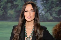 Sân khấu của Kacey Musgraves bốc cháy giữa concert