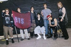 Los Angeles 'chơi lớn' chào mừng BTS đến biểu diễn