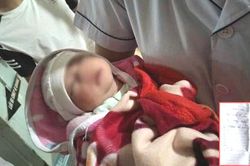 Lạng Sơn: Bé gái sơ sinh 8 ngày tuổi bị bỏ rơi ven đường trong đêm