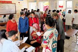 Trao tặng 500 phần quà cho bà con gốc Việt và người dân khó khăn tại tỉnh Siem Reap