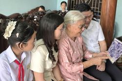Huyền thoại 'đòn gánh đánh Tây' và những ngày 2/9 không quên